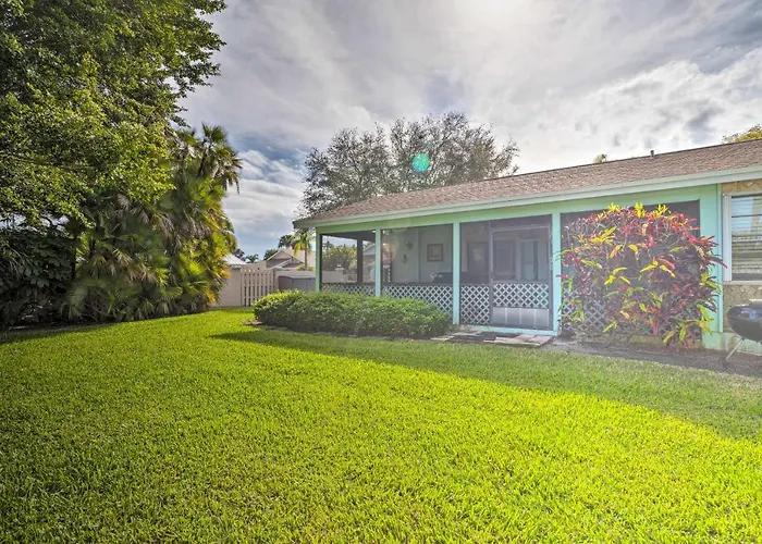< 1 Mi To Jensen Beach: Home W/ Community Perks!