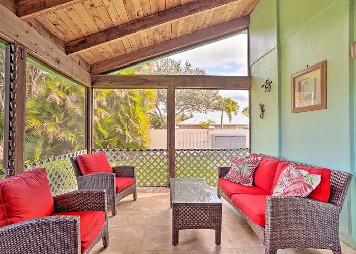 < 1 Mi To Jensen Beach: Home W/ Community Perks!