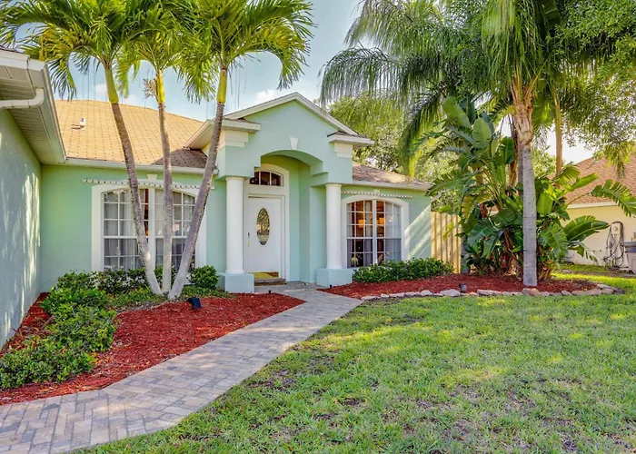 Inviting Jensen Beach Home W/ Screened-In Patio!